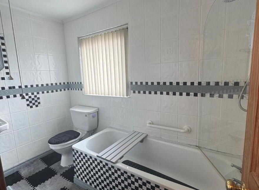 30 Recreation Road, Larne, BT40 1HA