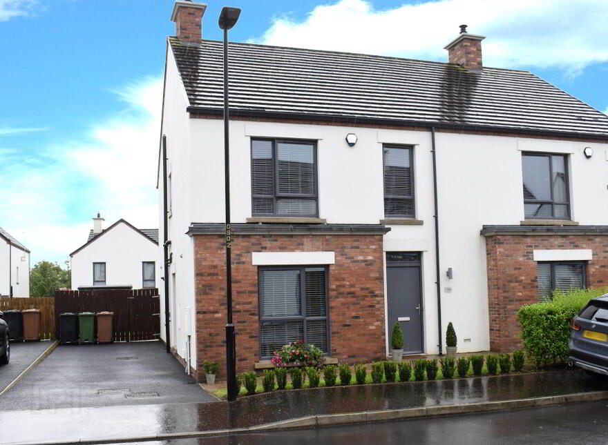136 The Hollows, Lurgan, BT66 7FU photo