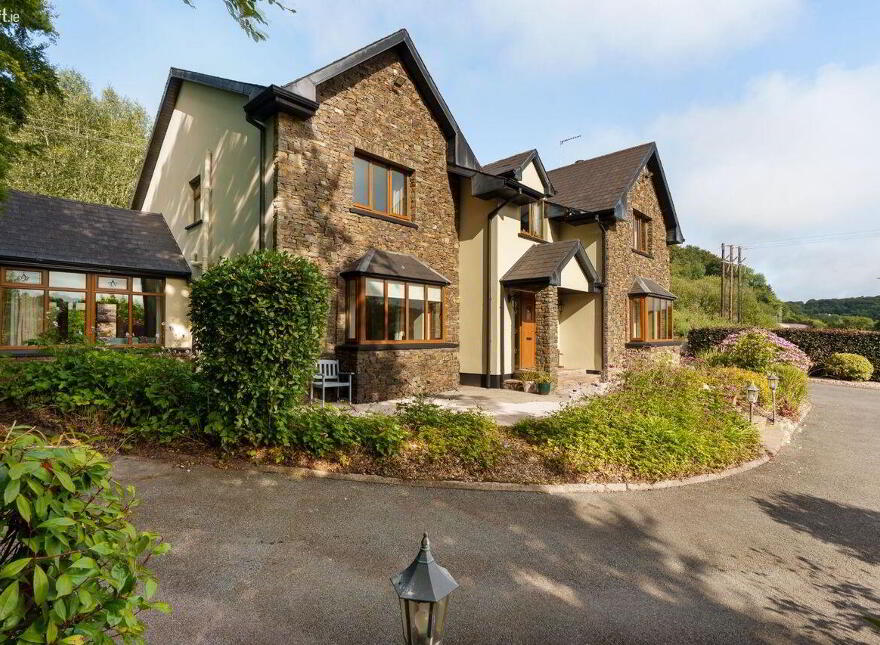 Éablyo, Mineville, Knocknahorgan, Glanmire