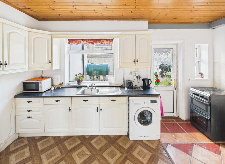 143 Lakeview, Clara, R35PY92