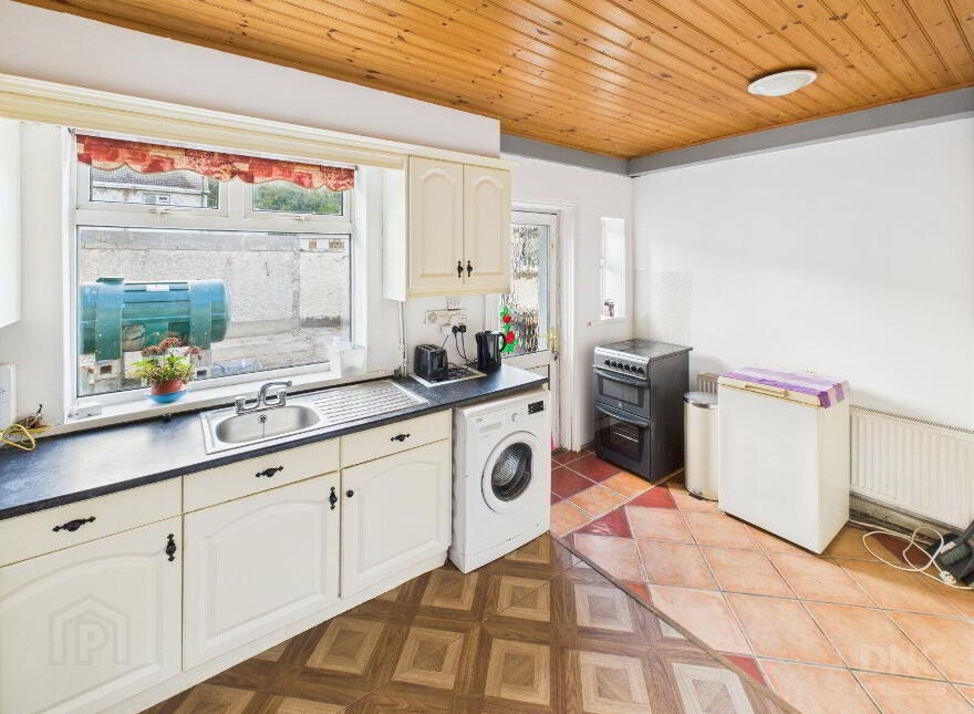 143 Lakeview, Clara, R35PY92
