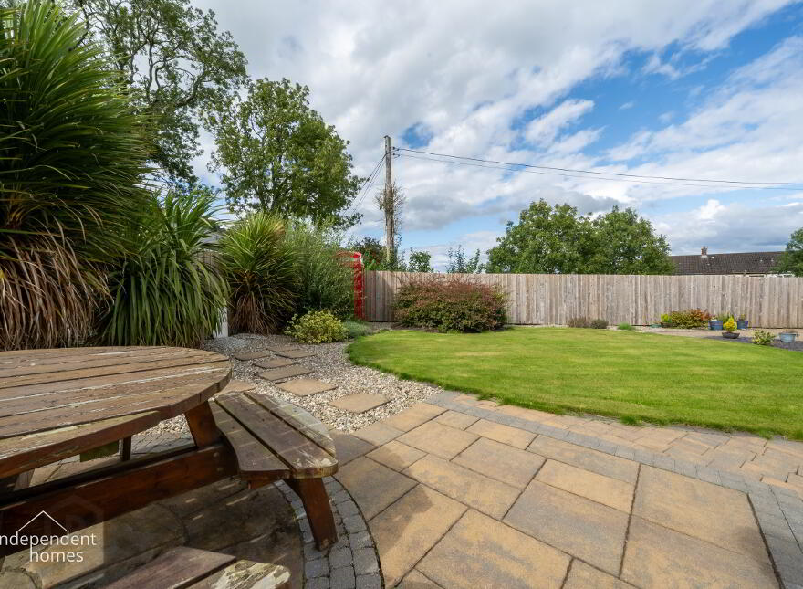 16  Glenburn Drive, Larne, BT40 3DL