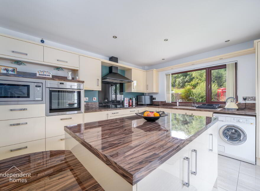 16  Glenburn Drive, Larne, BT40 3DL