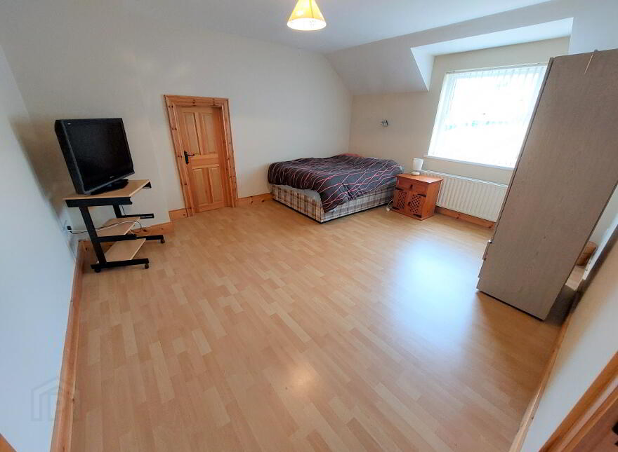 8 Dergalt Road, Strabane, BT82 8NE
