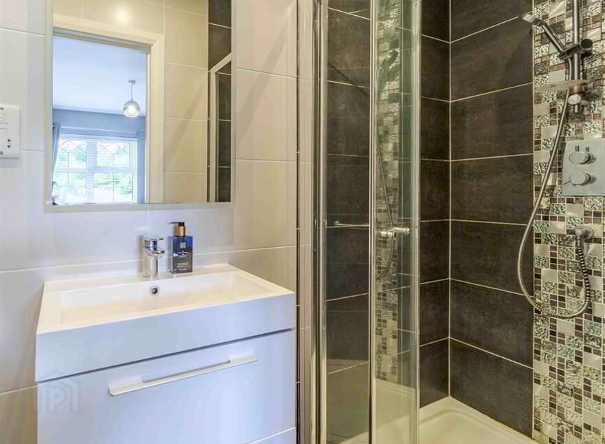 37 Belsize Meadows, Lisburn, BT27 4EH