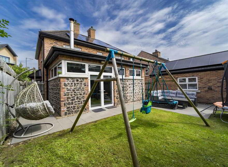 37 Belsize Meadows, Lisburn, BT27 4EH