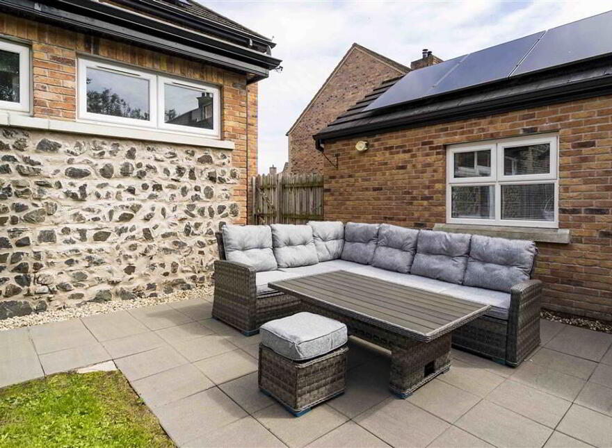 37 Belsize Meadows, Lisburn, BT27 4EH