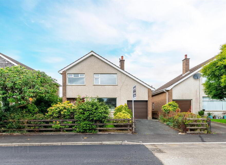 11 Moyra Crescent, Saintfield, Ballynahinch, BT24 7AG photo