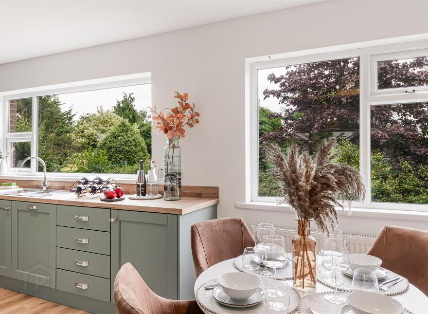 11 Moyra Crescent, Ballynahinch Road, Saintfield, BT24 7AG