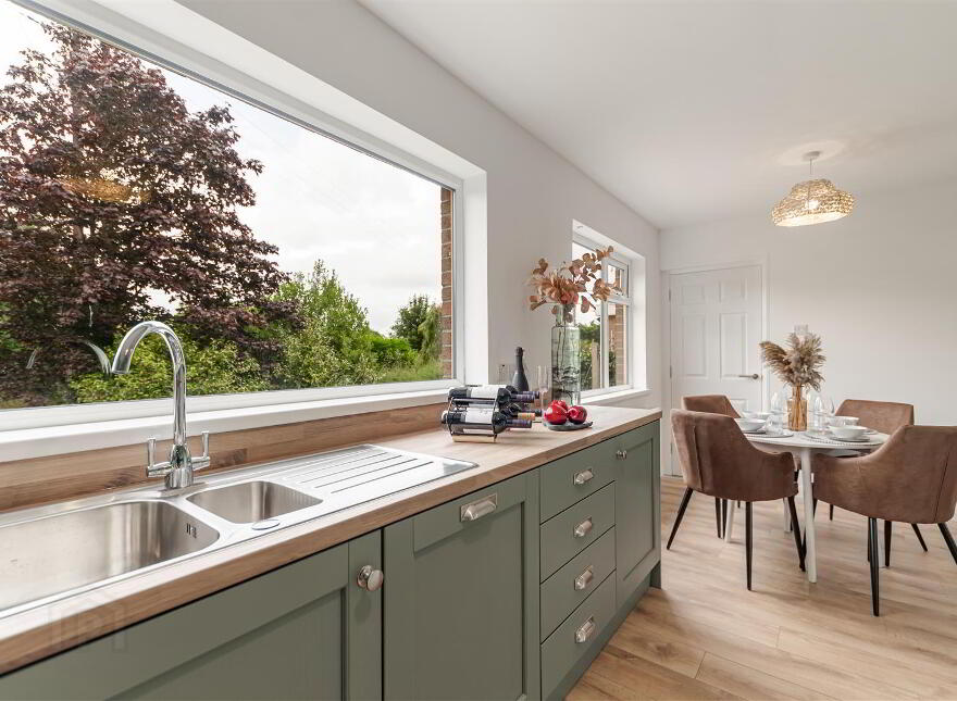 11 Moyra Crescent, Ballynahinch Road, Saintfield, BT24 7AG