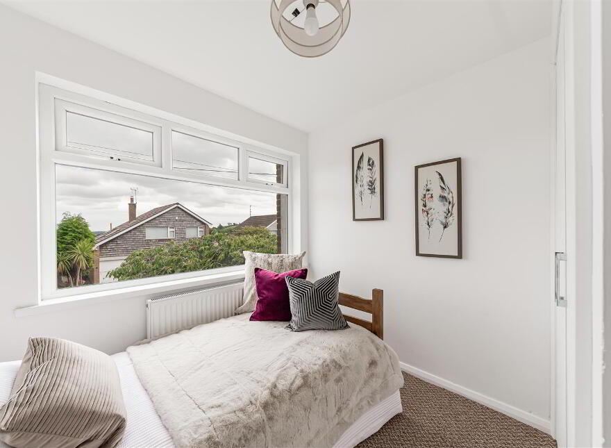 11 Moyra Crescent, Ballynahinch Road, Saintfield, BT24 7AG