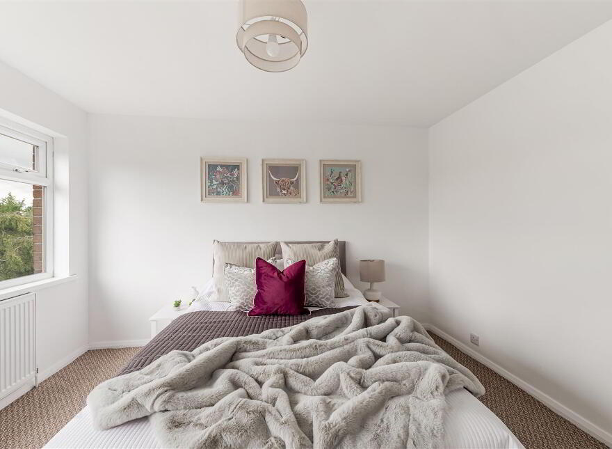 11 Moyra Crescent, Ballynahinch Road, Saintfield, BT24 7AG