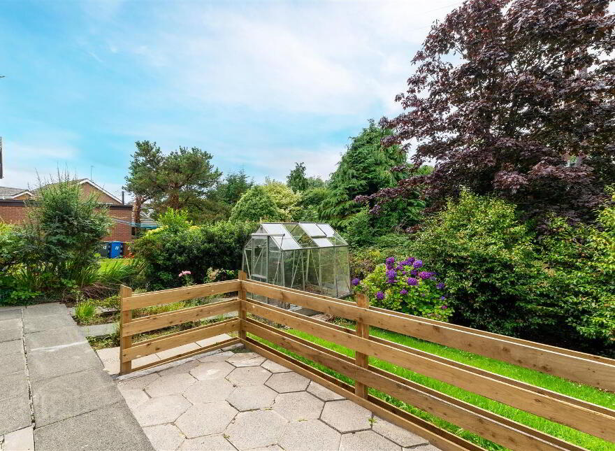 11 Moyra Crescent, Ballynahinch Road, Saintfield, BT24 7AG