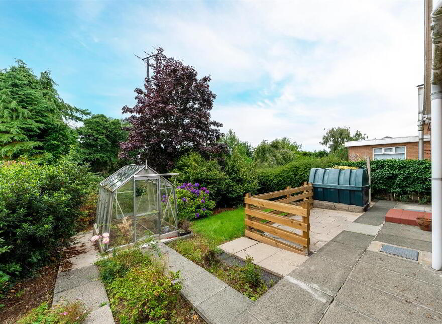 11 Moyra Crescent, Ballynahinch Road, Saintfield, BT24 7AG