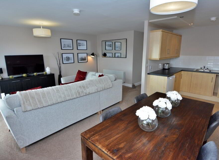 606 College Court Central, 56 King Street, Belfast, BT1 6BZ