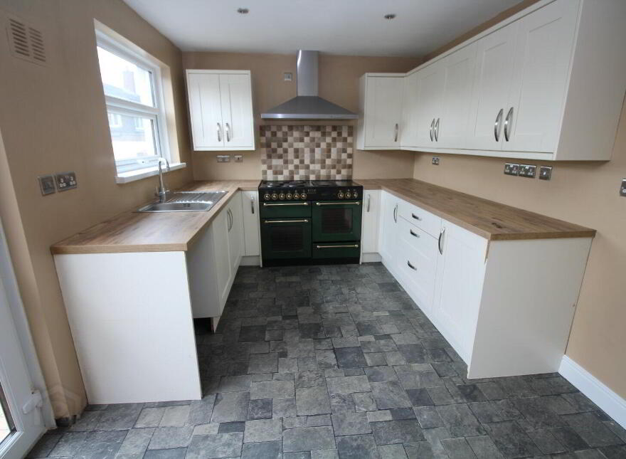 16 Macroom Gardens, Carrickfergus, BT38 8NB