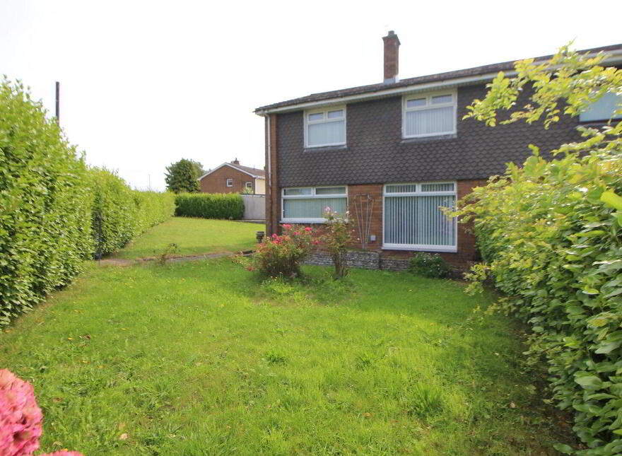 16 Macroom Gardens, Carrickfergus, BT38 8NB photo