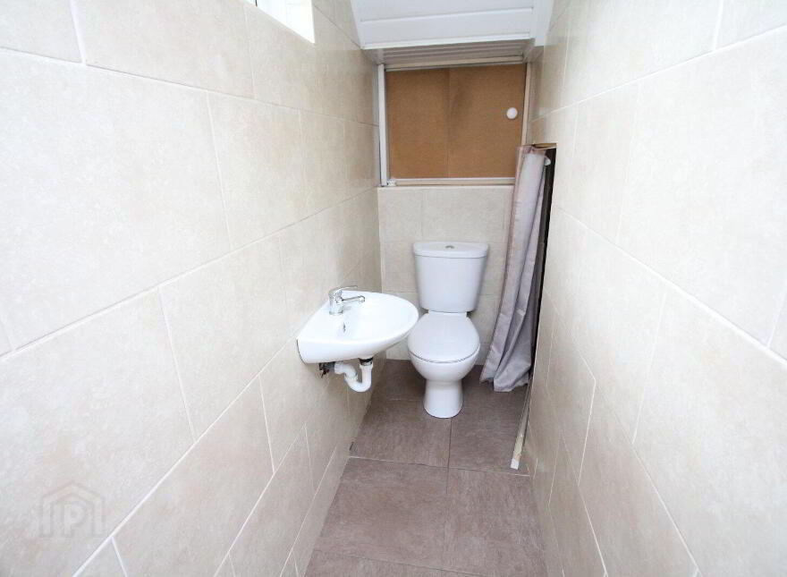 16 Macroom Gardens, Carrickfergus, BT38 8NB