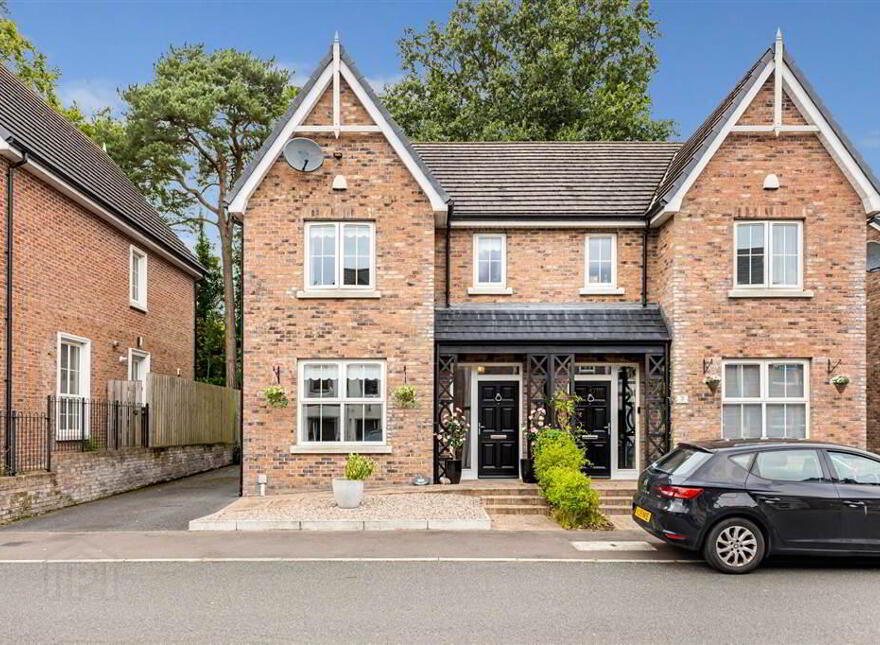 2 Linen Mews, Lisburn, BT28 3WU