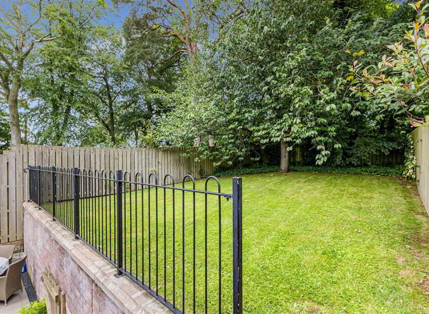 2 Linen Mews, Lisburn, BT28 3WU