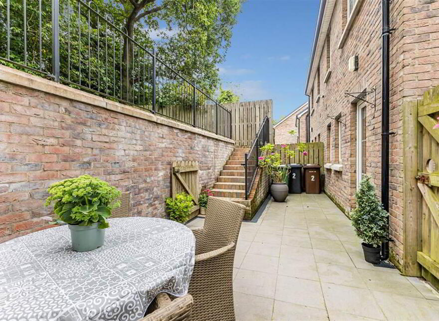 2 Linen Mews, Lisburn, BT28 3WU