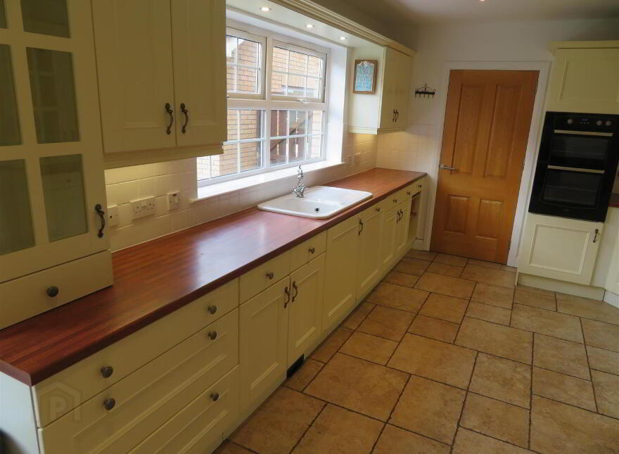 37 The Hollows, Lurgan