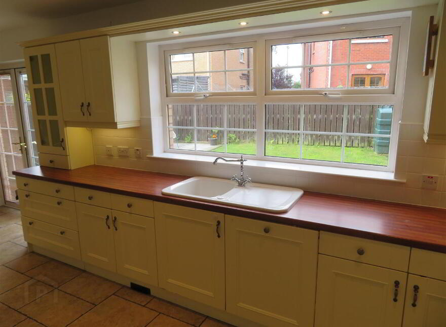 37 The Hollows, Lurgan
