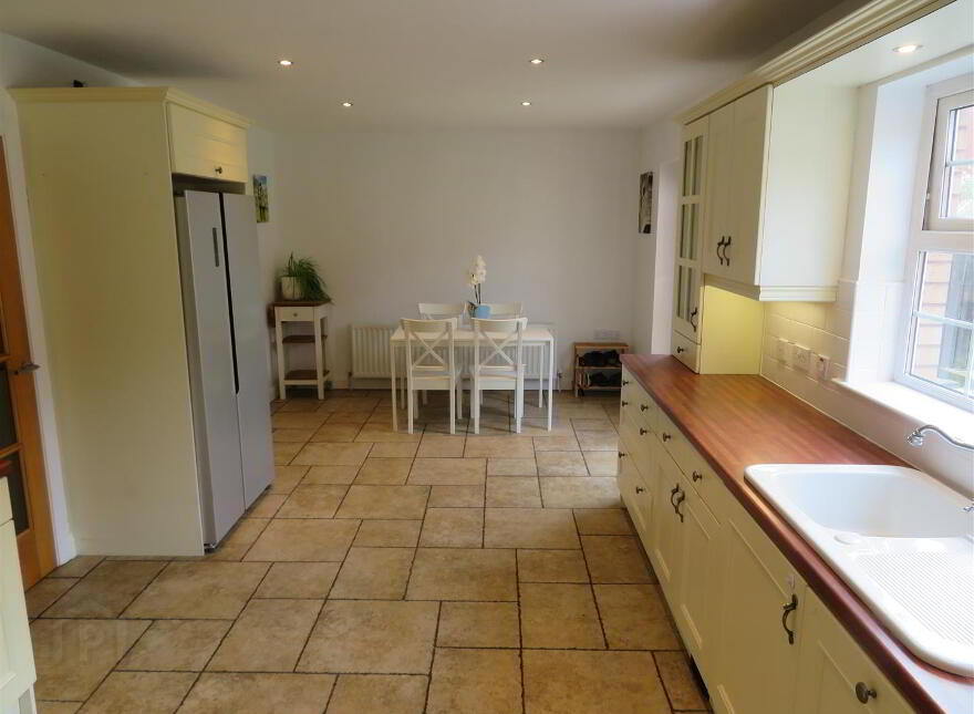 37 The Hollows, Lurgan