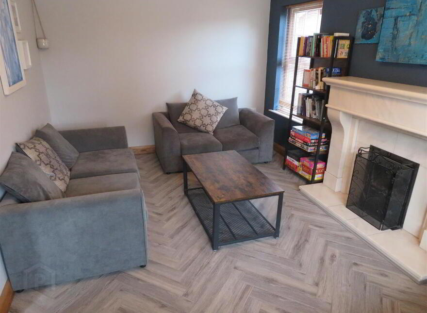 37 The Hollows, Lurgan