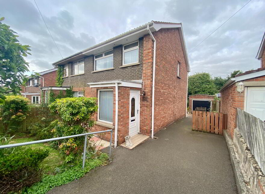 44 Castleburn Road, Carrickfergus, BT8 7NY