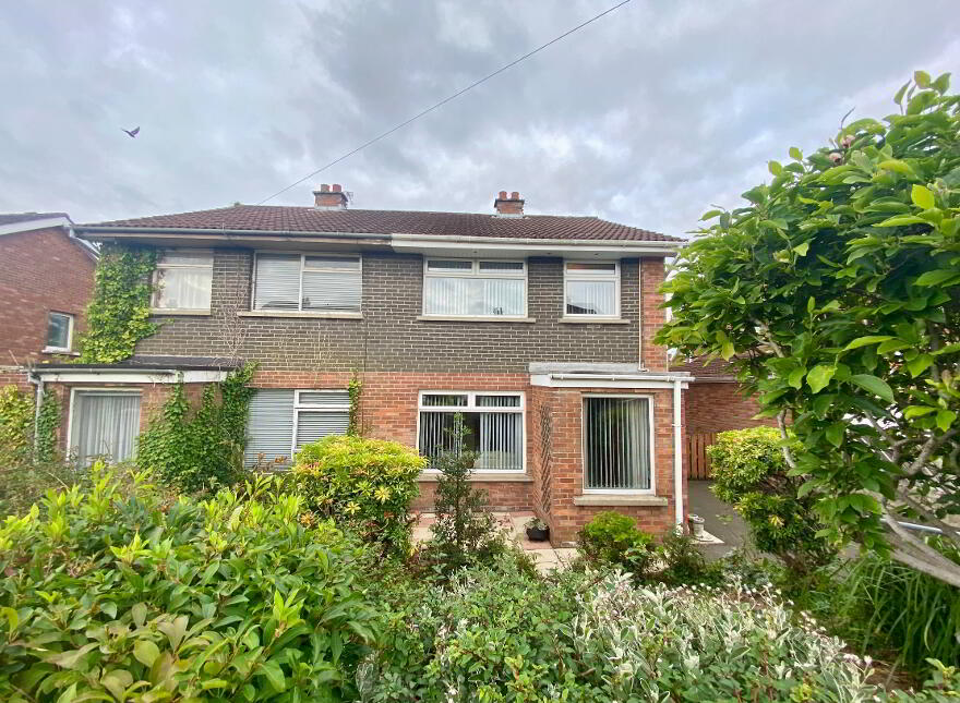 44 Castleburn Road, Carrickfergus, BT8 7NY photo