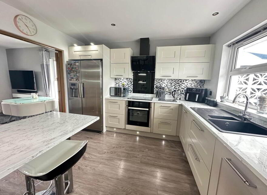 10 Manse Field Park, Larne, BT40 2NX