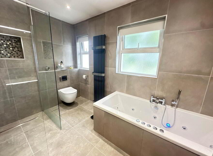 10 Manse Field Park, Larne, BT40 2NX