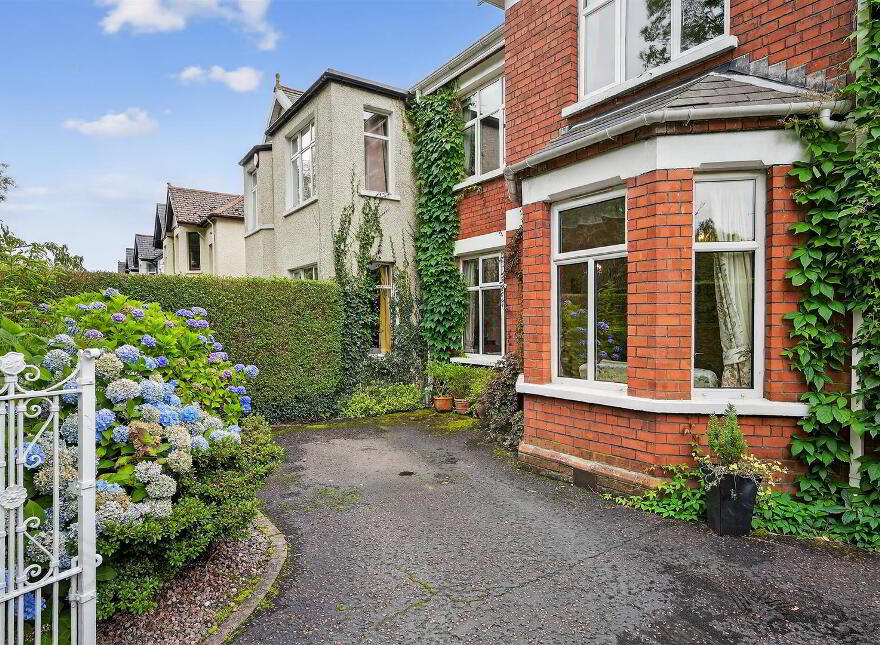 27 Priory Park, Belfast, BT10 0AE