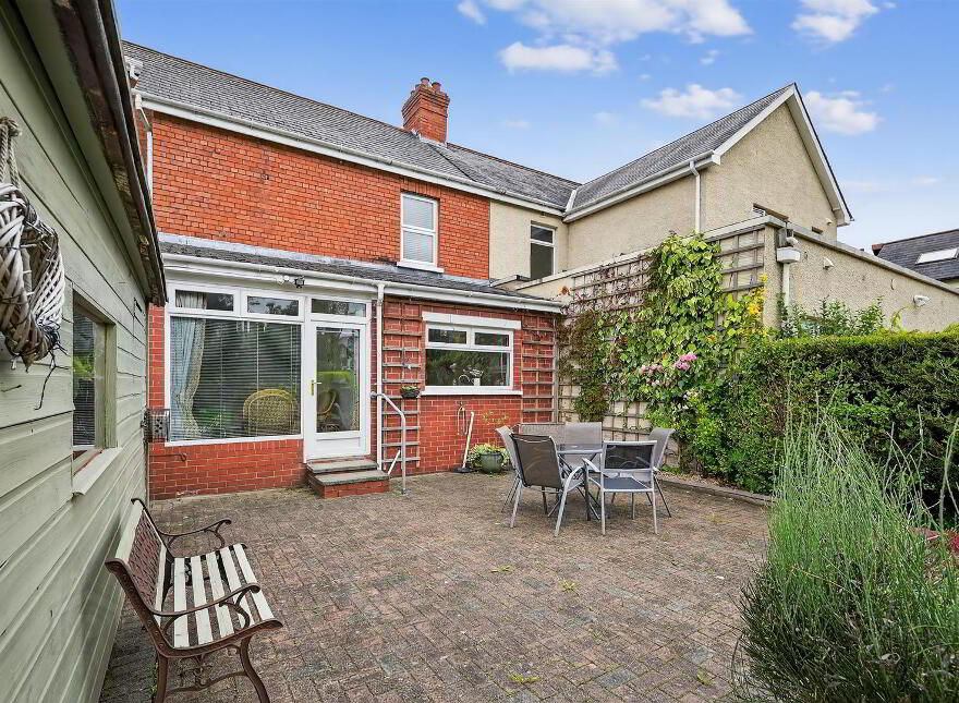 27 Priory Park, Belfast, BT10 0AE
