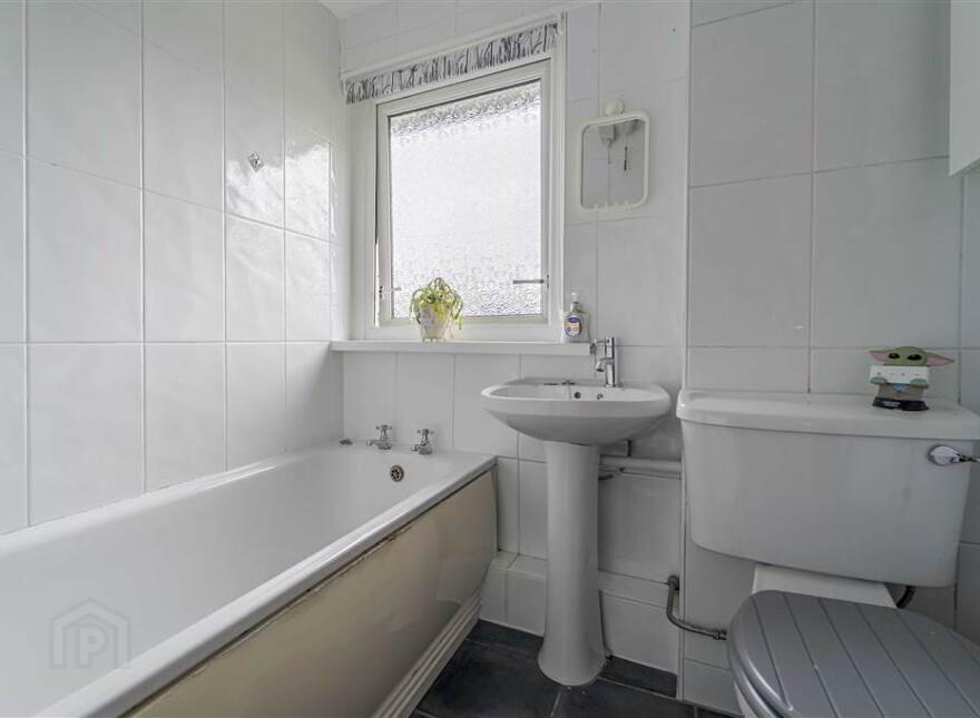 23 Glenwood Park, Dunmurry, Belfast, BT17 9DT