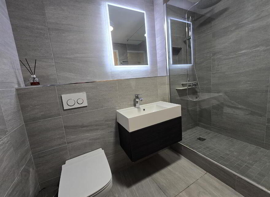 Apartment 48 17 Queens Square, Belfast, BT1 3FF