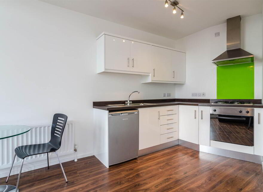 5.2, 117 Lisburn Road, Belfast, BT9 7AF