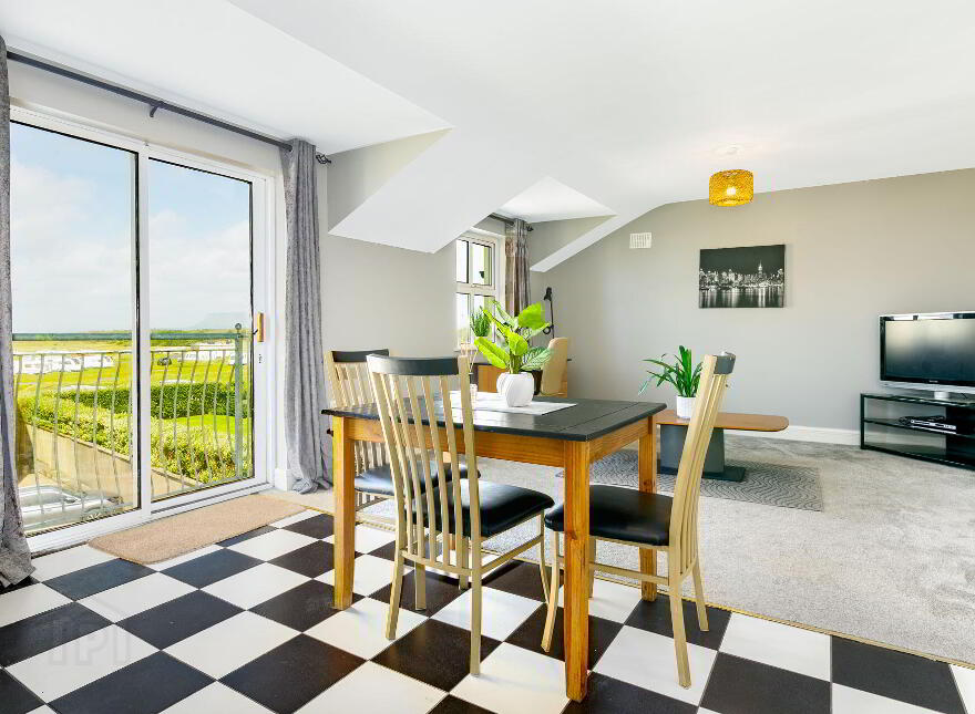 6 Laressa Court, Shore Road, Strandhill