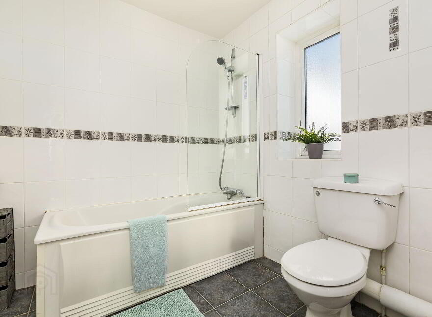 6 Laressa Court, Shore Road, Strandhill