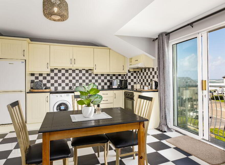 6 Laressa Court, Shore Road, Strandhill