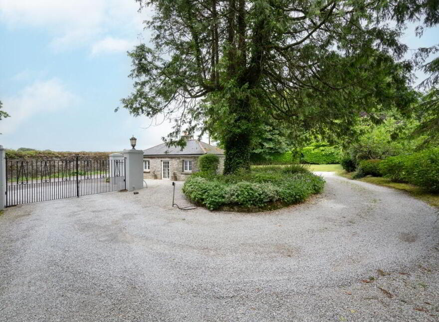 Carewswood, Midleton
