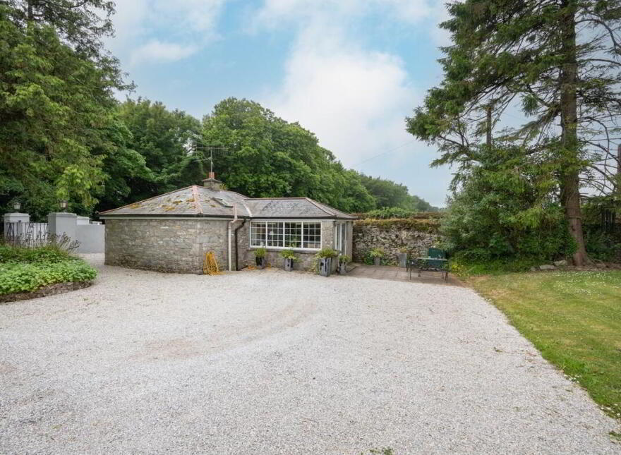 Carewswood, Midleton