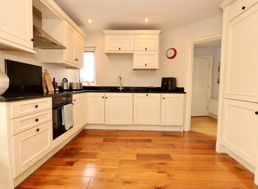 23 Moreno, Arcadia, Athlone, N37V6V6