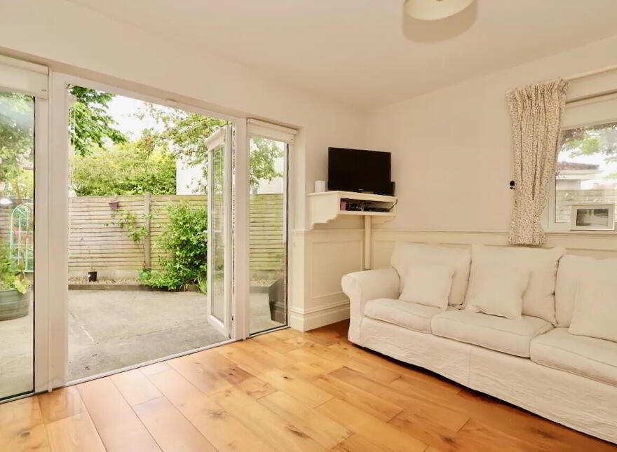 23 Moreno, Arcadia, Athlone, N37V6V6