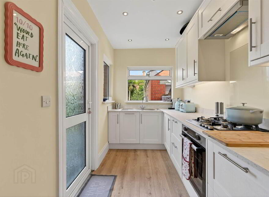 45 Pommern Parade, Belfast, BT6 9FY