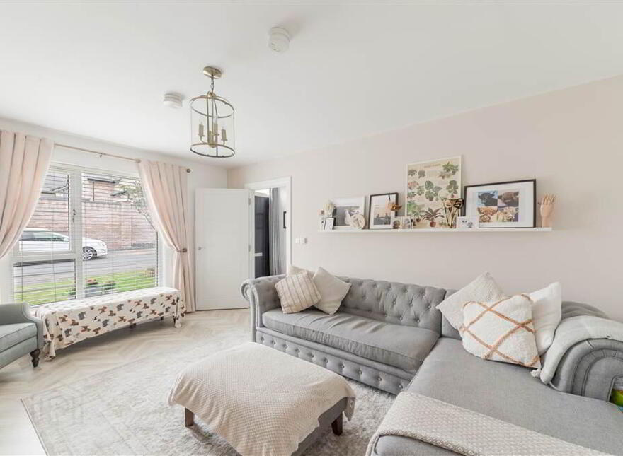 48 Woodbrook Walk, Lisburn, BT28 2ZY