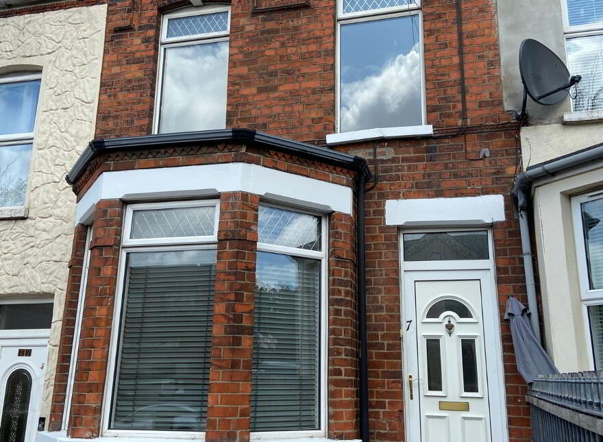 75 Ballygomartin Road, Belfast, BT13 3LB photo