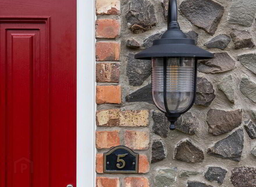 5 Governors Gate Crescent, Hillsborough, BT26 6FG