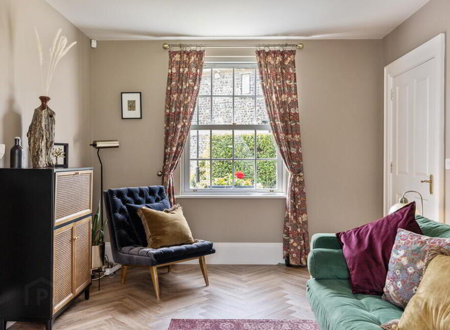 5 Governors Gate Crescent, Hillsborough, BT26 6FG